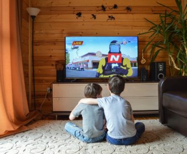 Enfants devant la télé