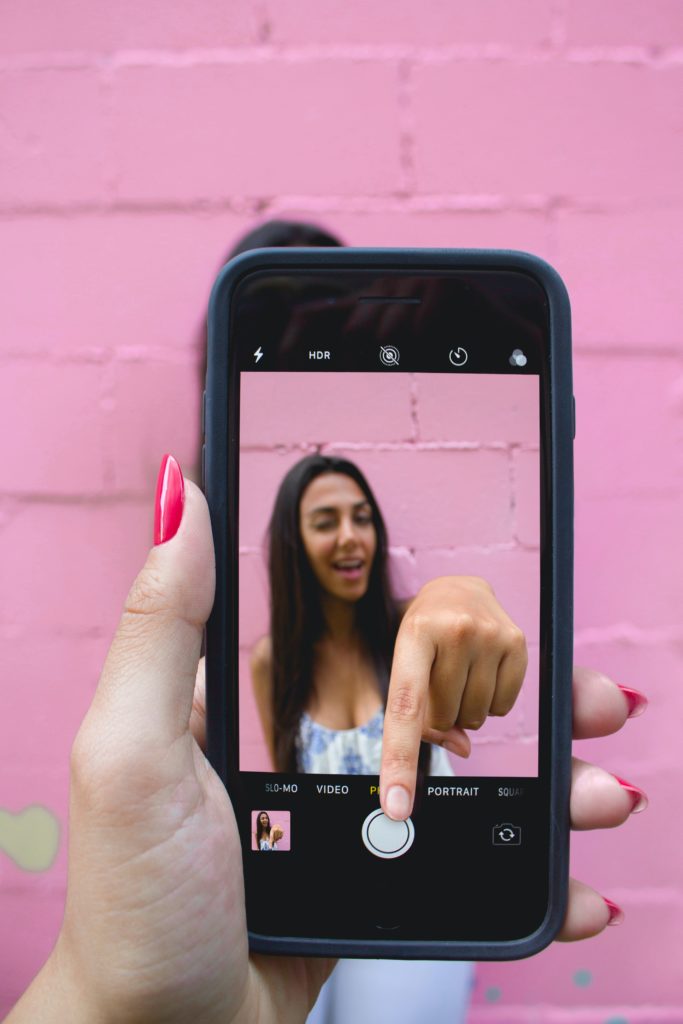 Comment réussir enfin vos “selfies” avec votre téléphone portable ?