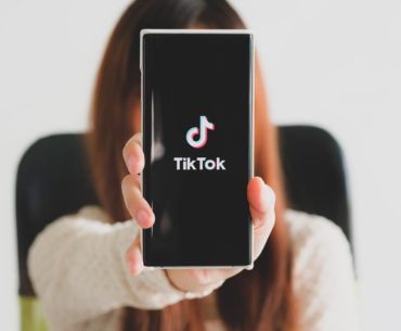 Pourquoi les jeunes sont-ils accros à TIK TOK ?